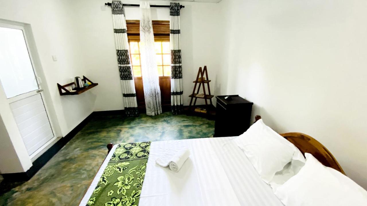 Madiha Surf House Lanka 호텔 마타라 외부 사진