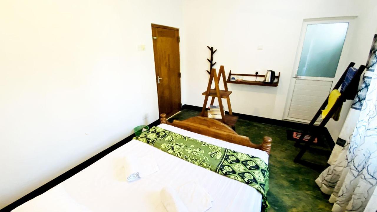 Madiha Surf House Lanka 호텔 마타라 외부 사진