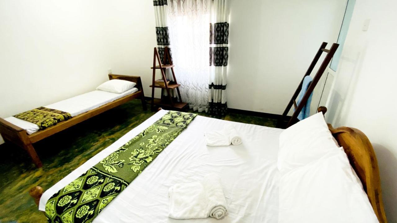 Madiha Surf House Lanka 호텔 마타라 외부 사진