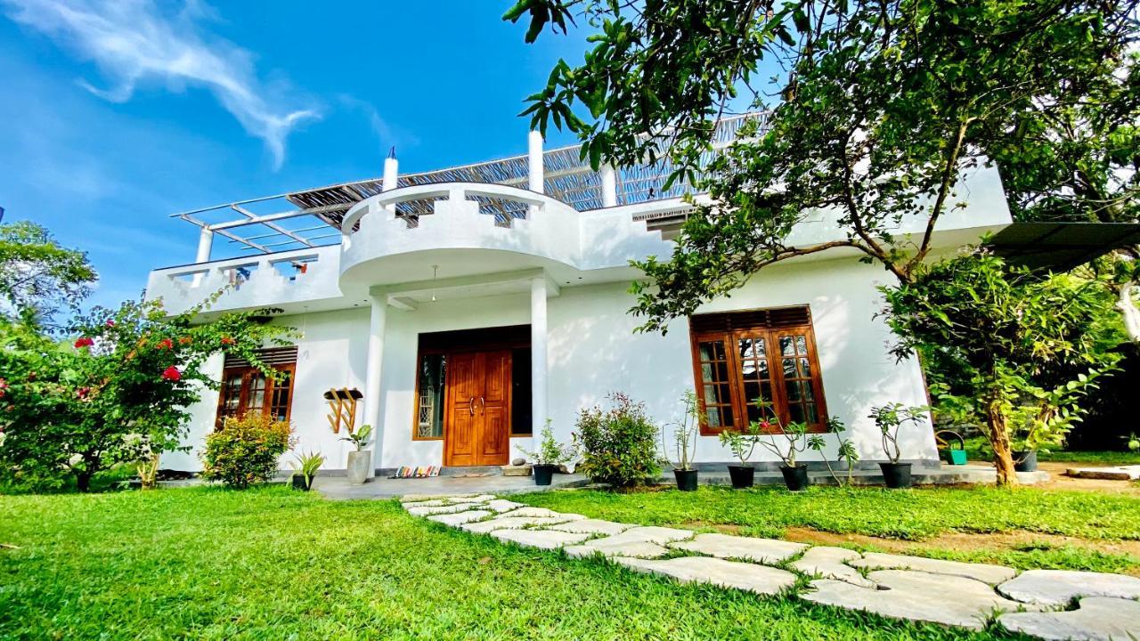 Madiha Surf House Lanka 호텔 마타라 외부 사진