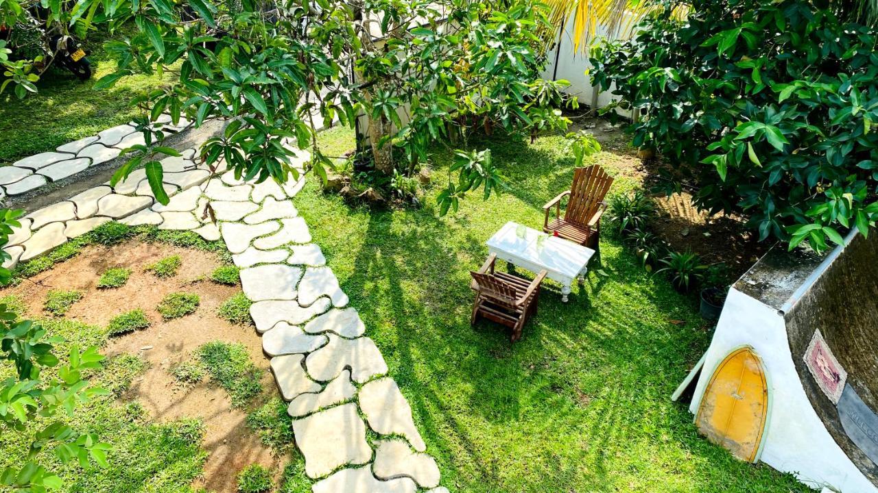 Madiha Surf House Lanka 호텔 마타라 외부 사진