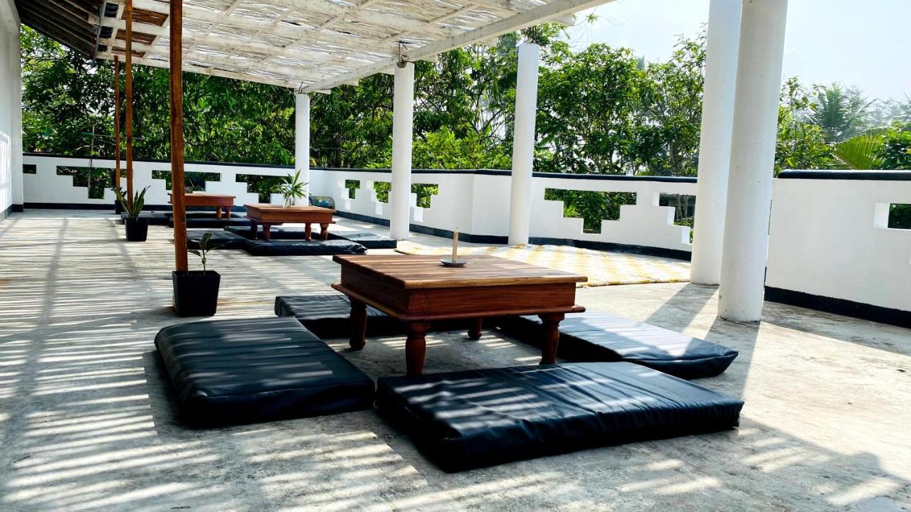 Madiha Surf House Lanka 호텔 마타라 외부 사진