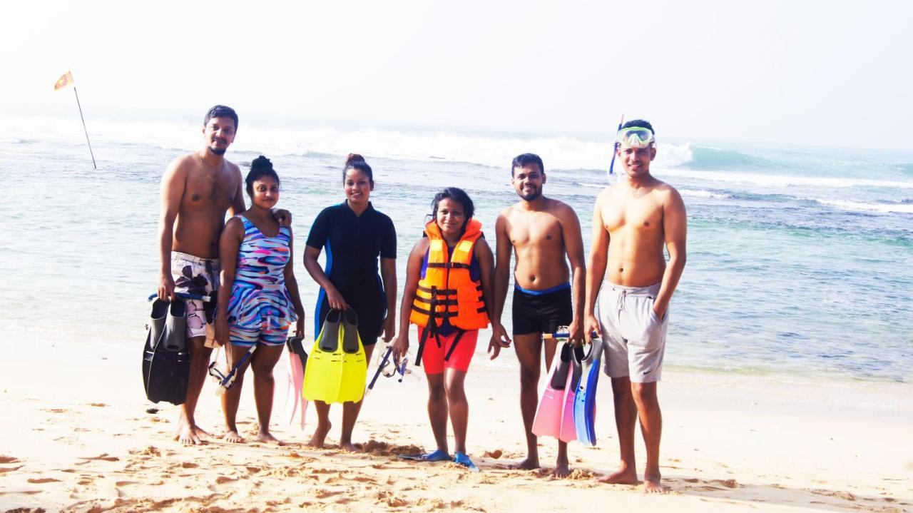 Madiha Surf House Lanka 호텔 마타라 외부 사진