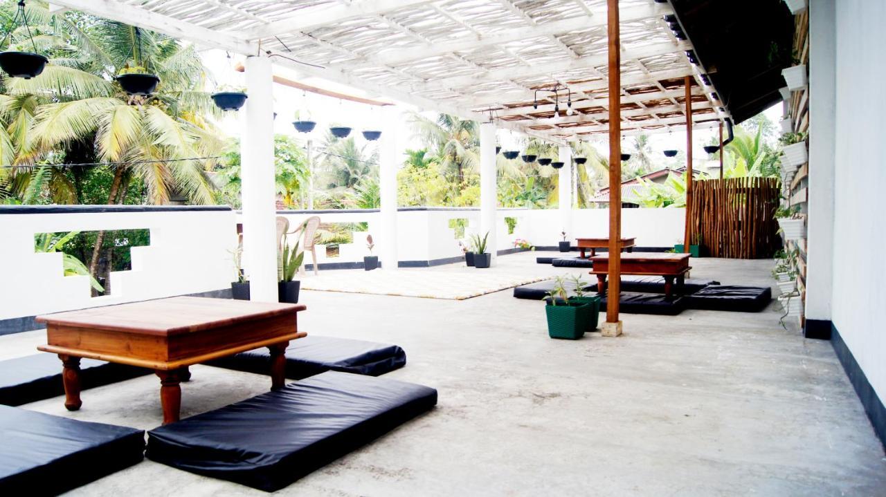 Madiha Surf House Lanka 호텔 마타라 외부 사진