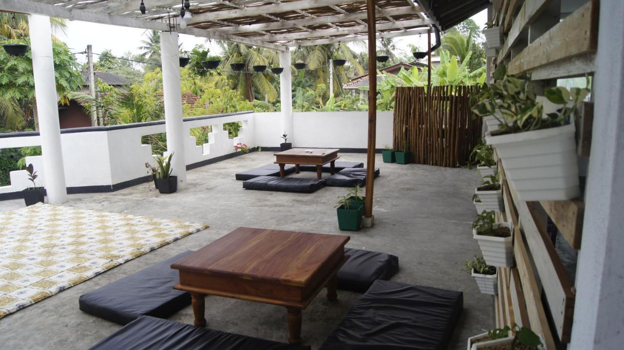 Madiha Surf House Lanka 호텔 마타라 외부 사진